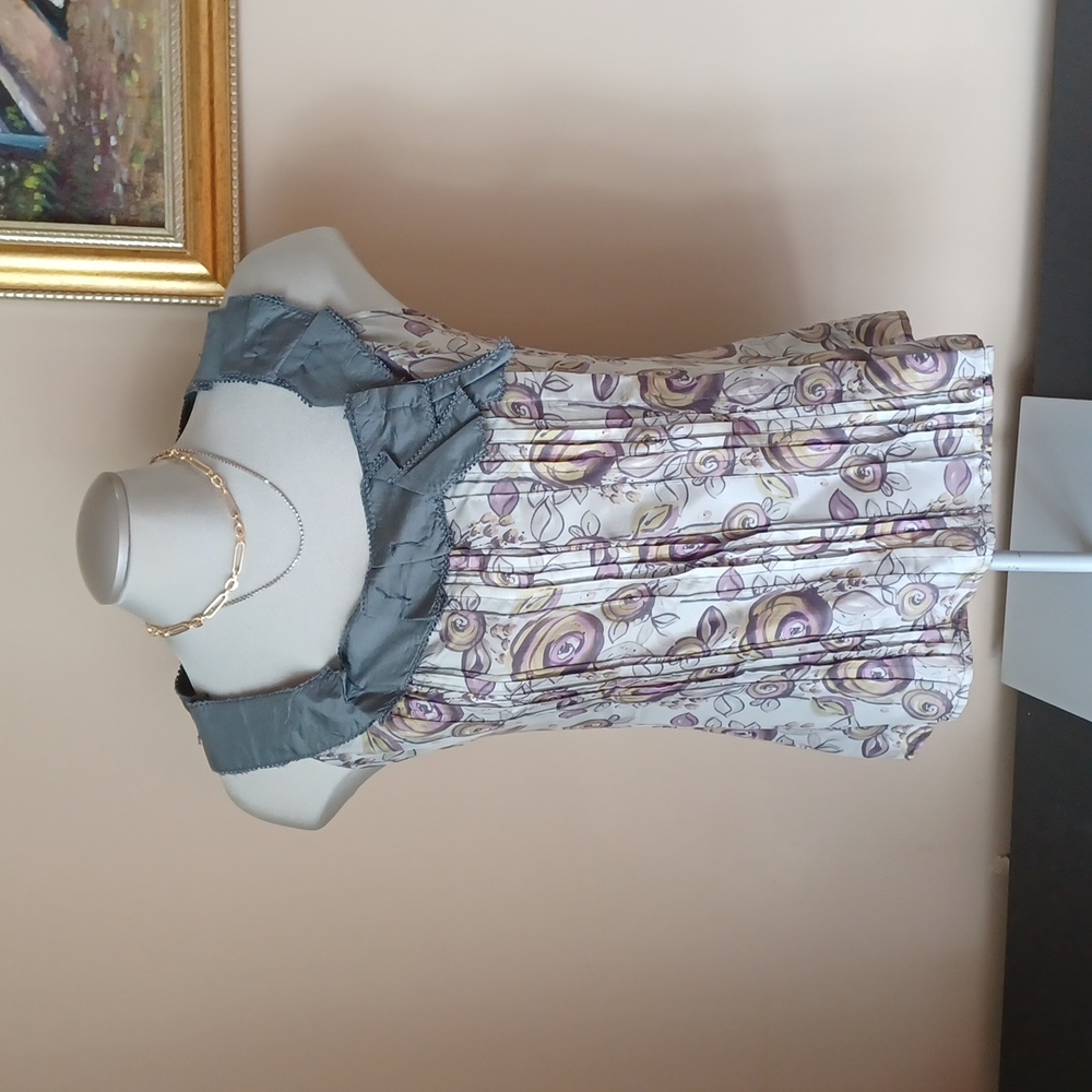 100% Silk sleeve less top Size S